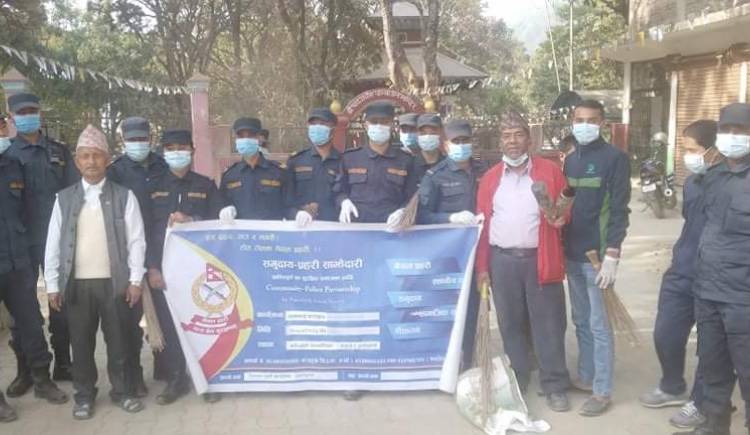 जिल्ला प्रहरी कार्यालय र सरकारी वकिल कार्यालयको सयुक्त रुपमा सन्धिखर्कमा सरसफाई कार्यक्रम सम्पन्न