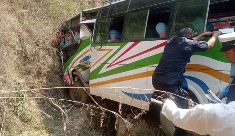 भ्रमणयात्रि सवार  बस अर्घाखाँचीमा दुर्घटना 