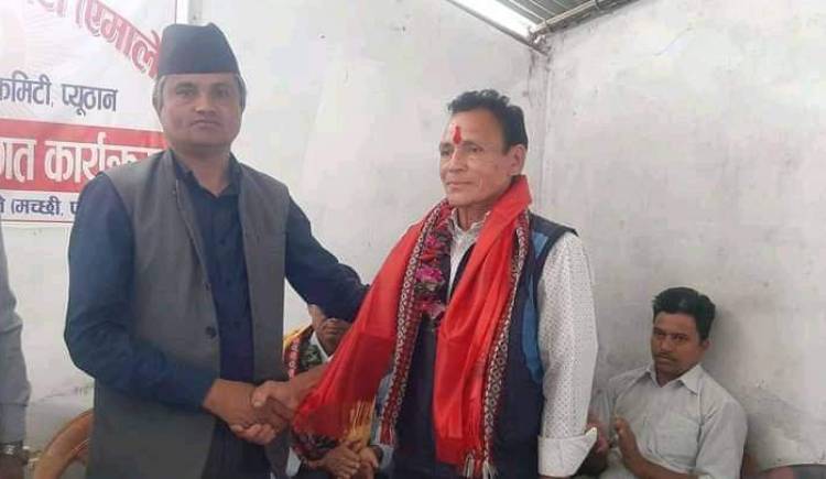 झिमरुकमा जनमोर्चा लाई ठूलो झड्का जिल्ला स्तरका नेता  एमाले प्रवेश 