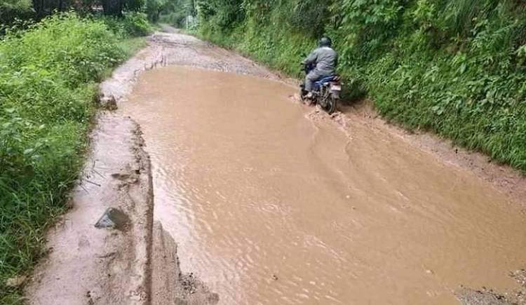 वर्षातमा हिलाम्मे र हिंउदमा धुलाम्मे सडक,यस्तै छ प्युठानमा सडकको दुरदशा.....