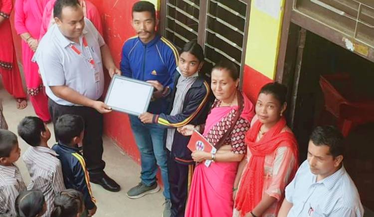 ग्लोबल आइएमई बैंक प्युठान द्वारा विपन्न विद्यार्थीलाई छात्रवृत्ति प्रदान