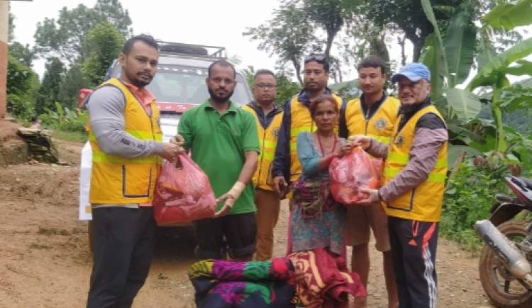 पहिरो पीडितलाई राहत पुर्‍याउन समुदायमा पुग्यो लायन्स क्लव