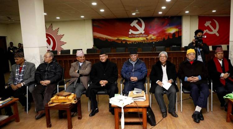 नेकपा बैठक- अध्यक्ष प्रचण्डको  राजनीतिक प्रतिवेदन पेश 