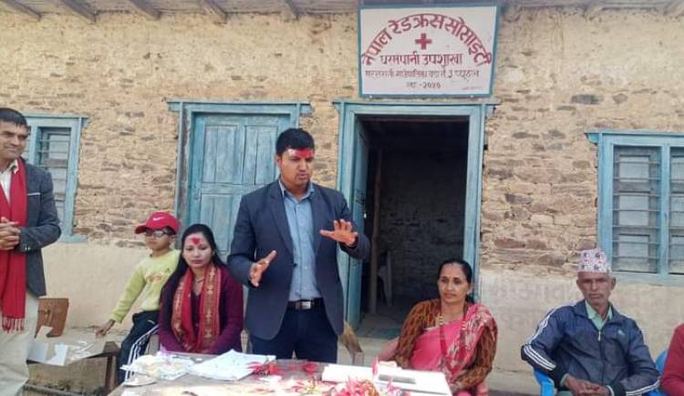 वडा अध्यक्ष पौडेलले आफ्नो जन्मदिनमा आमा बुवाको नाममा गरे अक्षयकोष स्थापना 