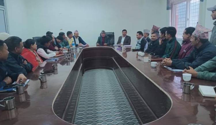 झिमरुकमा कर्मचारी बैठक : समयमै काम सम्पन्न गर्नुपर्नेमा जोड 