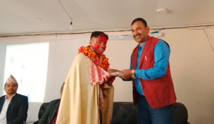 क्रिकेटर प्रतिस जिसी प्यूठानमा नगदसहित सम्मानित