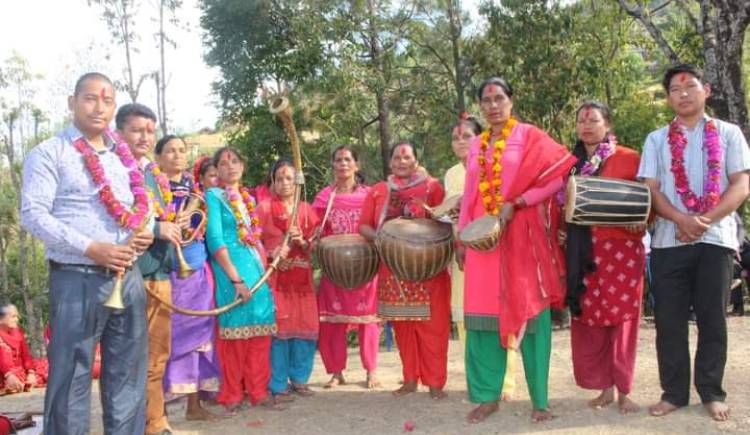 आधुनिक प्रविधि भित्रिएसँगै लोप हुने खतरामा पञ्चेबाजा,संरक्षणमा कस्सिए प्युठानका महिलाहरु.....