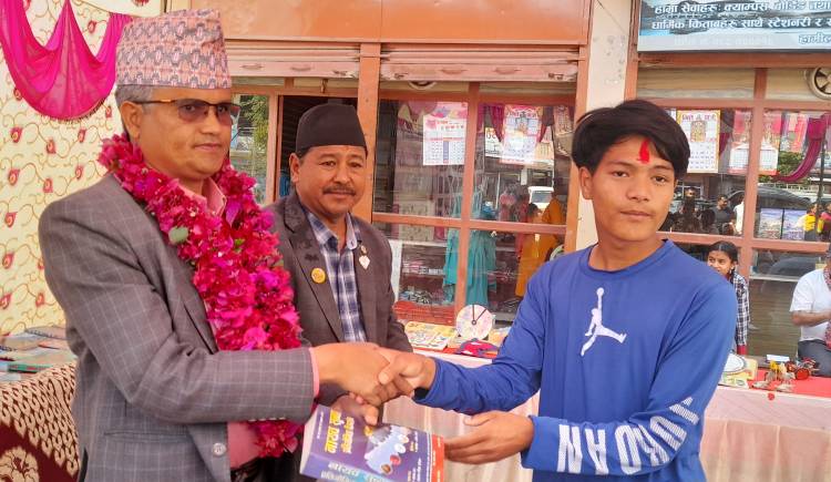 पठन संस्कृति विकास गर्न सन्जोग ट्रेडर्स प्युठान द्वारा ‘पुस्तक प्रदर्शन’