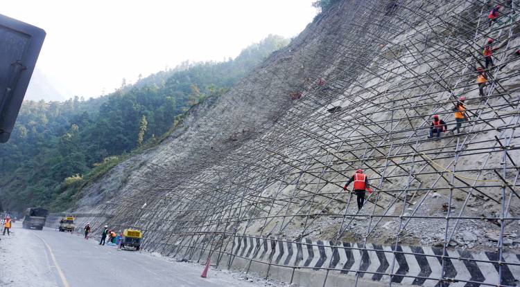 नारायणगढ मुग्लिन सडक खण्ड  थप दुई दिन दिउँसोमा बन्द