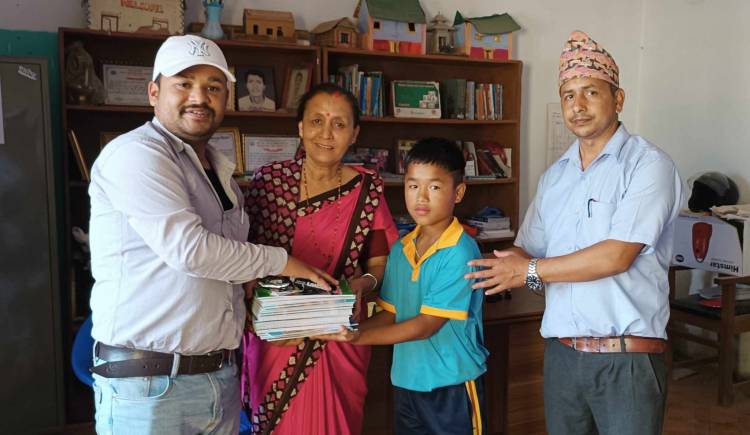 ५९ औ बिद्यार्थी दिवस: वडा अध्यक्ष श्रेष्ठ द्वारा जेहेन्दार विद्यार्थीलाई सहयोग