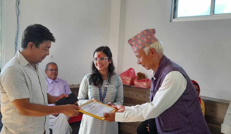 बस्नेत परिवारद्धारा करिना र करनको उपचारमा संलग्न स्वास्थ्यकर्मीलाई सम्मान 