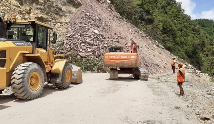 अझै खुलेन भालुबाङ्ग प्युठान सडक खण्ड 