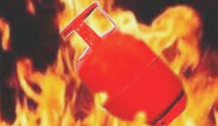 प्युठानमा ग्यास लिक हुँदा आगलागी,घरायसी सामाग्री जलेर नष्ट   