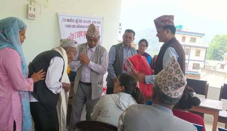 प्युठान नगरपालिका वडा नम्बर १० द्वारा जेष्ठ नागरिक र उत्कृष्ट कृषक सम्मानित