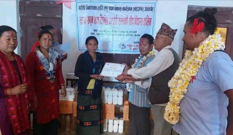 महिलालाई स्वरोजगार बनाउन ठुलोगाउँमा सावुन र सरफ उत्पादन तालिम सम्पन्न