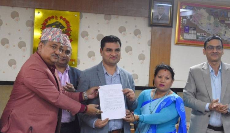 महिला स्वास्थ्य स्वयंसेविकाले कामका लागि यात्रा गर्दा सार्वजनिक गाडीको भाडा तिर्न नपर्ने  