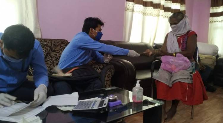 बैँकमा लाईन लाग्नुपर्ने बाध्यता हट्यो, वडा कार्यालयबाटै भत्ता बितरण