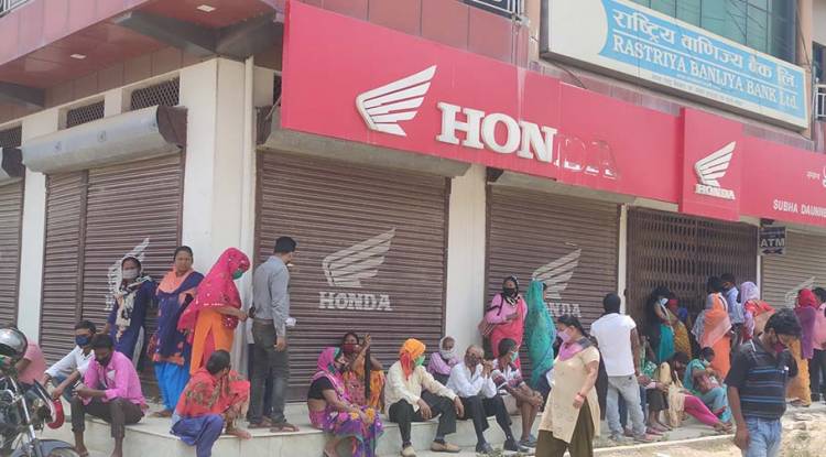 संक्रमित भेटिएको वडामै भीडभाड