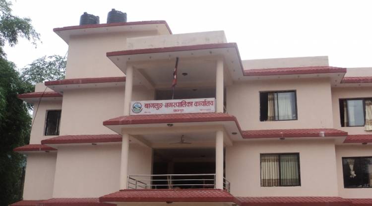 खर्च गर्नेलाई होटलमा, अन्यलाई सरकारी क्वारेन्टिनमा