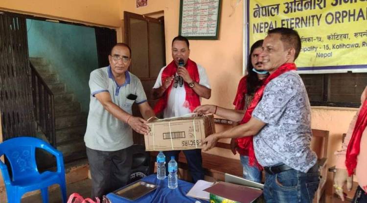 अनाथ बालबालिकालाई विभिन्न सामाग्री सहयोग