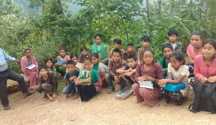 बिध्यार्थी खोज्दै गाउँ-गाउँमा शिक्षक 