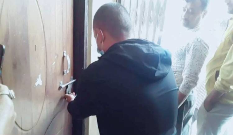 गठबन्धन द्वारा शिक्षा शाखामा तालाबन्दी,शिक्षा जस्तो पवित्र क्षेत्रमा आक्रमण हुनु निन्दनीय छ: माण्डवि गाउपालिका