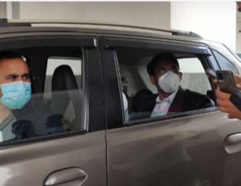 पार्टी निर्णयविपरीत विप्लव नेकपाका प्रवक्ताले निर्वाचन आयोग पुगेर भने- चुनावमा जान्छौं