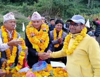 प्युठानका युवाहरु मसाल छाड्दै,एमाले रोज्दै १३ जना युवा एमालेमा प्रवेश