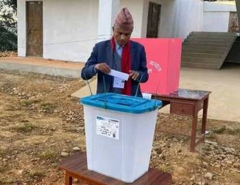 सुर्य थापाले गरे मतदान