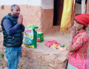 फेरिदै जन्मदिन मनाउने शैली,युवा ब्यबसायी खनालले बिपन्न परिबार लाई खाद्यवस्तु सहयोग गरेर मनाए जन्मदिन 