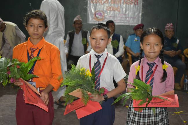 घोराही १४ सम्पुर्ण किशोरीलाई आईरन चक्की खुवाईने 