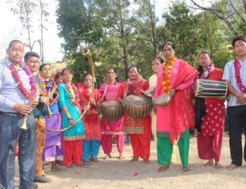 आधुनिक प्रविधि भित्रिएसँगै लोप हुने खतरामा पञ्चेबाजा,संरक्षणमा कस्सिए प्युठानका महिलाहरु.....