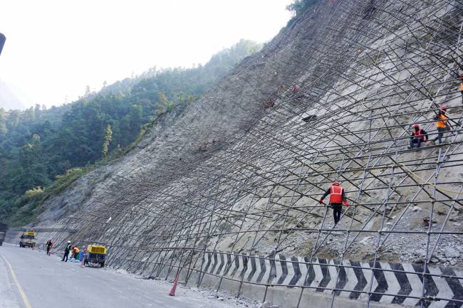 नारायणगढ मुग्लिन सडक खण्ड  थप दुई दिन दिउँसोमा बन्द