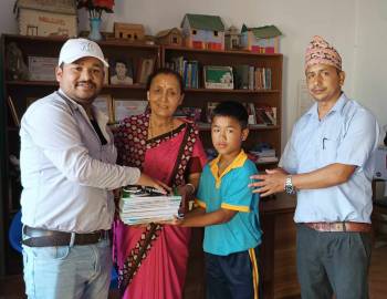 ५९ औ बिद्यार्थी दिवस: वडा अध्यक्ष श्रेष्ठ द्वारा जेहेन्दार विद्यार्थीलाई सहयोग