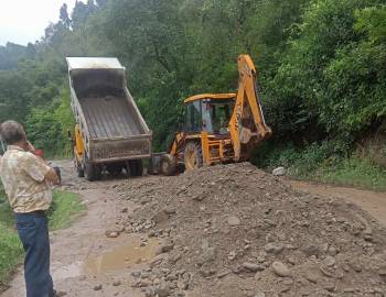 प्युठान नगरबासीको दबाब शैलीले देखायो बिकासको संकेत : मरन्ठाना सडक खण्डमा खाल्डा पुरिदै
