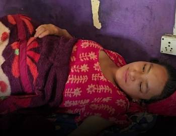 आर्थिक अभावबीच जटिल प्रसूति: दुई शिशु गुमाइन् विष्णु वि.क ले