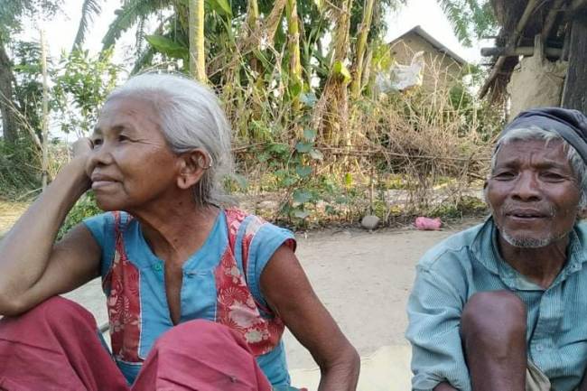 बेसहारा दम्पतीको सहारा बनिन् सोनाली