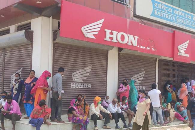 संक्रमित भेटिएको वडामै भीडभाड