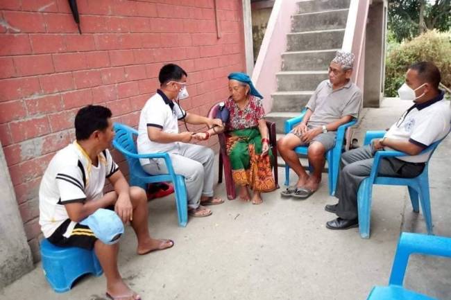 घर घरै पुगेर दिर्घ तथा जेष्ठ नागरिकहरुको उपचार