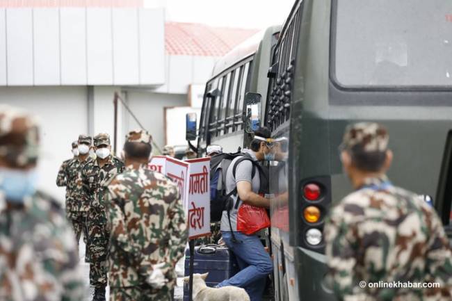 म्यानमारबाट आएका २६ जनालाई वसुन्धारास्थित होल्डिङ सेन्टरमा लगियो