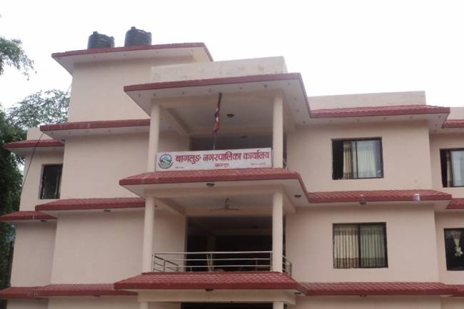 खर्च गर्नेलाई होटलमा, अन्यलाई सरकारी क्वारेन्टिनमा