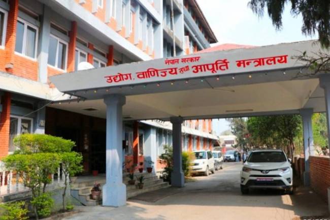मेड्पा कार्यक्रममा मन्त्रालयले, गरेको अपरिपक्क र अव्यबाहारिक निर्णय विरुद्ध सरोकारवालाहरुको आक्रोस