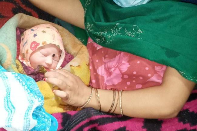 भारतबाट आएकी महिलाले क्वारेन्टाइनमै जन्माइन् शिशु