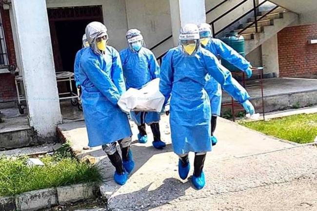 कोरोनाले ज्यान गुमाउनेको संख्या १८ पुग्यो : ९१३ डिस्चार्ज