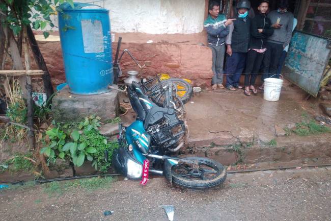 प्युठानमा बाईक र स्कार्पियाे ठोकिदा एक जना घाईते