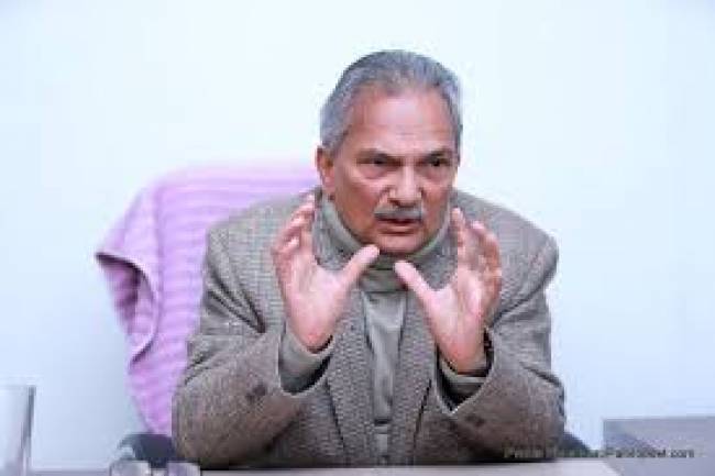 पूर्वप्रधानमन्त्री बाहेकको नेतृत्वमा नयाँ सरकार बनाऔं : डा. भट्टराई