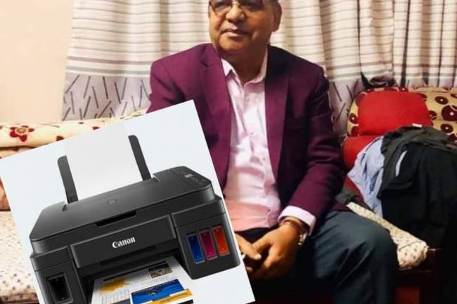 झिमरुक बैंकका पुर्ब:सिइओ के सि द्वारा पत्रकार महासंघ लाई प्रिन्टर प्रदान